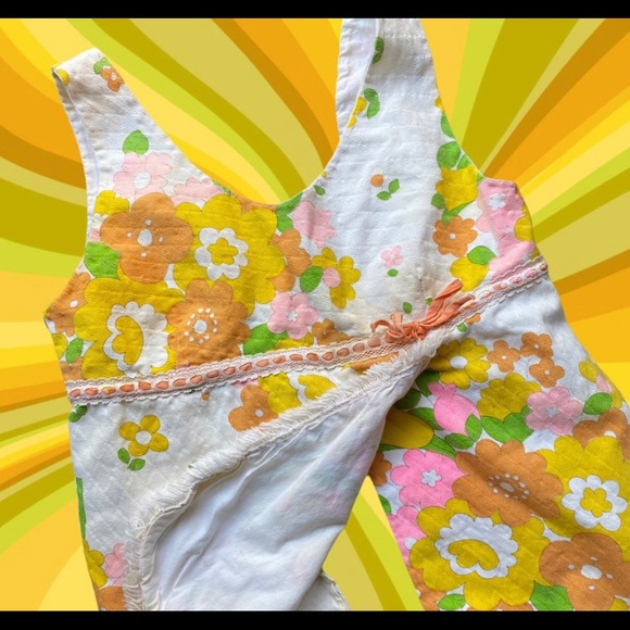 Groovy printed, open back, tank. - Picture 2 of 3